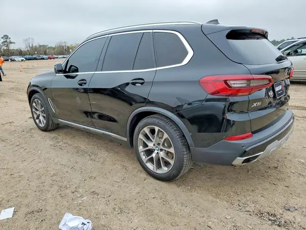 5UXCR6C58KLL03301 2019 BMW X5 - Image 2