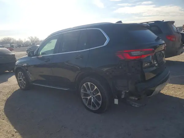 5UXCR6C58KLL06036 2019 BMW X5 - Image 2