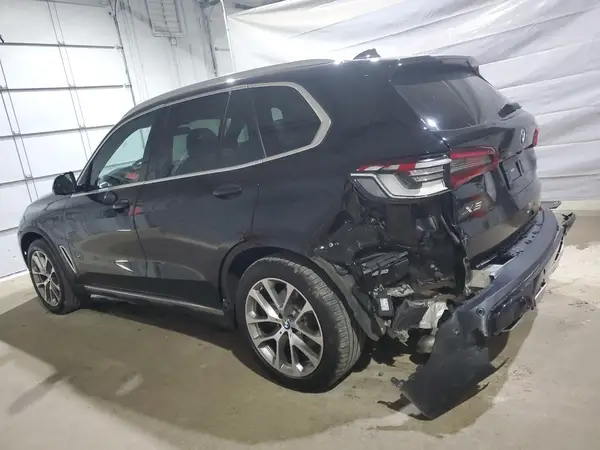 5UXCR6C58KLL06070 2019 BMW X5 - Image 2