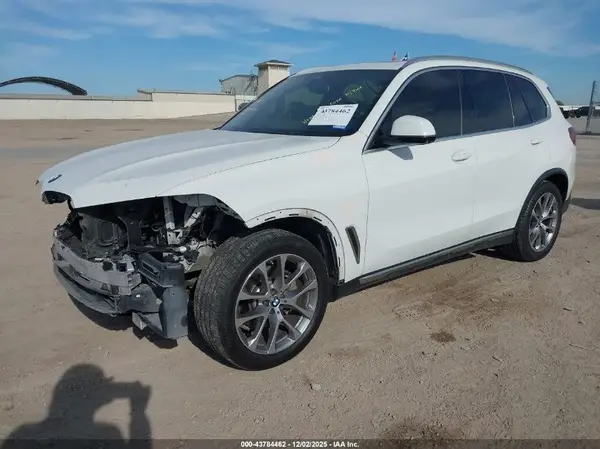 5UXCR6C58KLL06618 2019 BMW X5 - Image 2