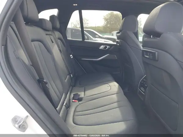 5UXCR6C58KLL06618 2019 BMW X5 - Image 8