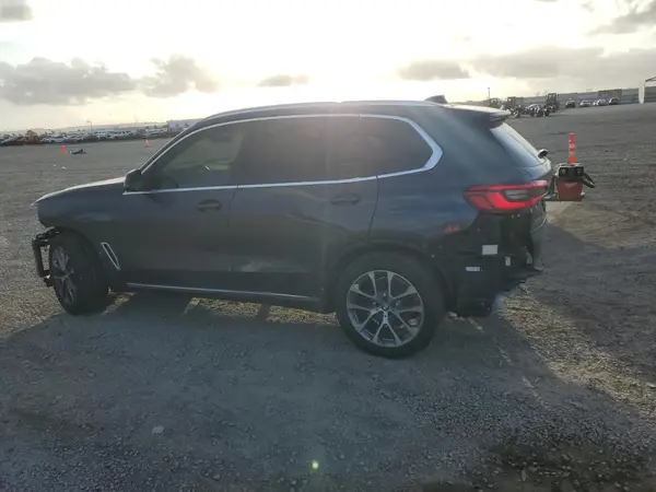 5UXCR6C58KLL09633 2019 BMW X5 - Image 2