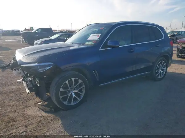 5UXCR6C58KLL10569 2019 BMW X5 - Image 2