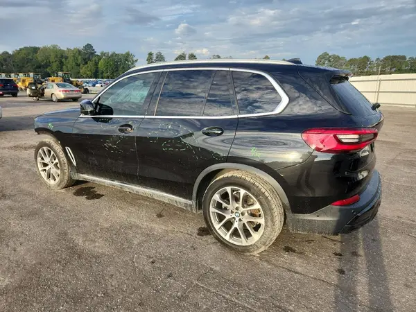 5UXCR6C58KLL13634 2019 BMW X5 - Image 2