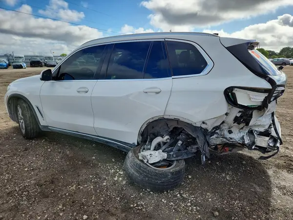 5UXCR6C58KLL13648 2019 BMW X5 - Image 2