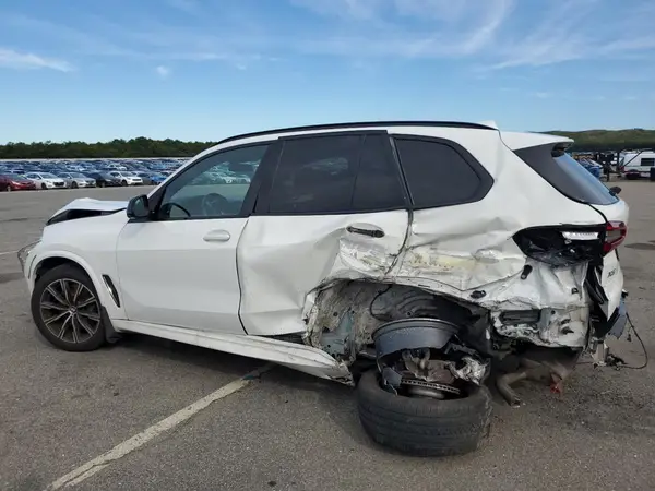 5UXCR6C58KLL14122 2019 BMW X5 - Image 2