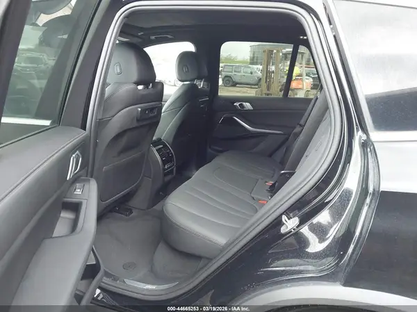 5UXCR6C58KLL23659 2019 BMW X5 - Image 8