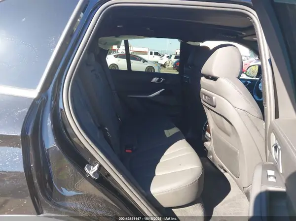 5UXCR6C58KLL25590 2019 BMW X5 - Image 8