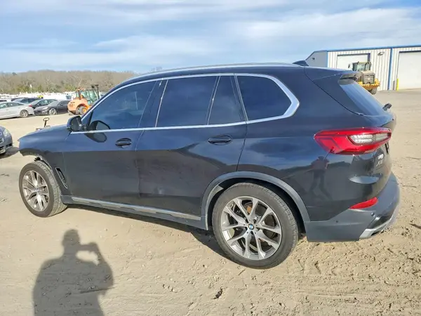 5UXCR6C58KLL37061 2019 BMW X5 - Image 2