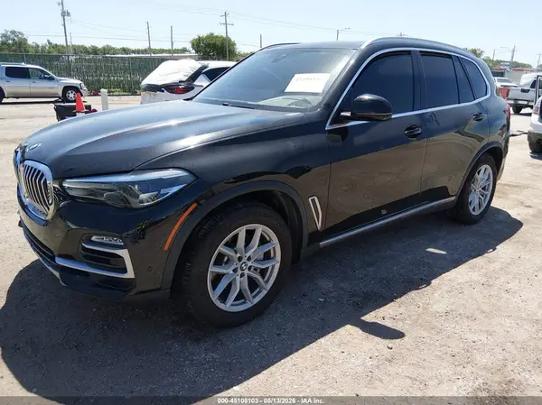 5UXCR6C58KLL38498 2019 BMW X5 - Image 2