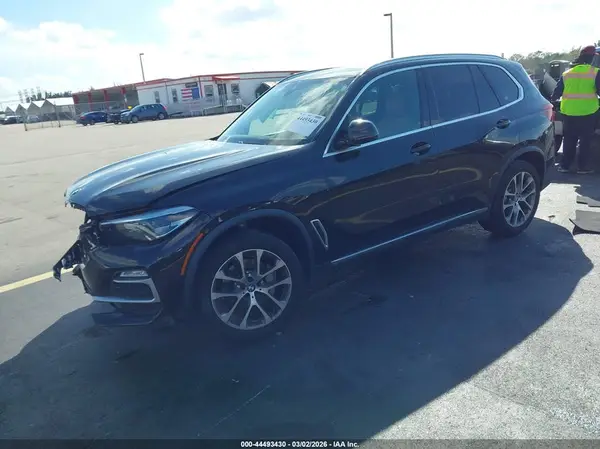 5UXCR6C58KLL40560 2019 BMW X5 - Image 2