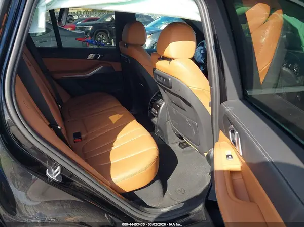 5UXCR6C58KLL40560 2019 BMW X5 - Image 8
