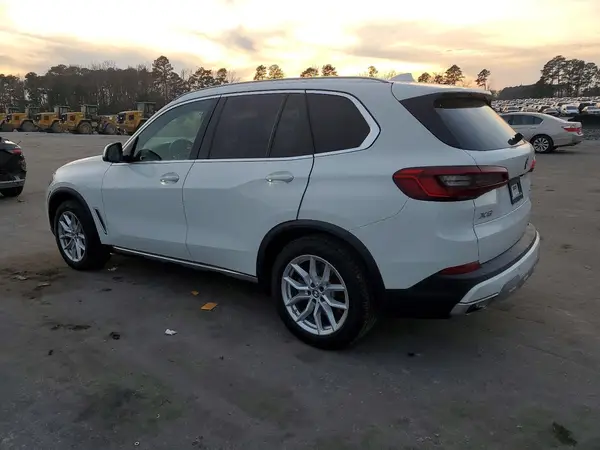5UXCR6C58KLL53762 2019 BMW X5 - Image 2