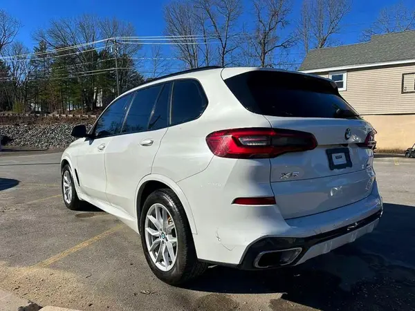 5UXCR6C58KLL63840 2019 BMW X5 - Image 2
