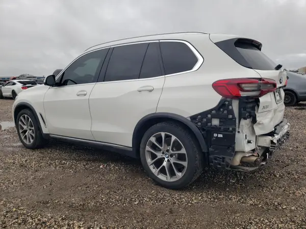 5UXCR6C58KLL64468 2019 BMW X5 - Image 2