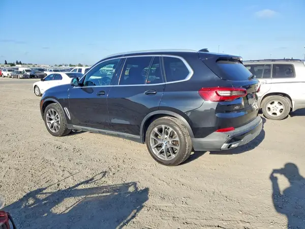 5UXCR6C59KLK88985 2019 BMW X5 - Image 2