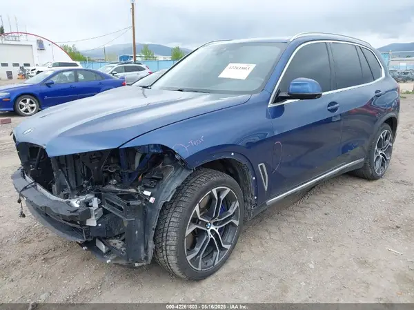 5UXCR6C59KLL11200 2019 BMW X5 - Image 2