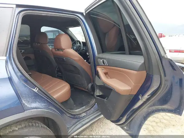 5UXCR6C59KLL11200 2019 BMW X5 - Image 8