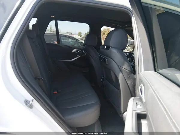 5UXCR6C59KLL23332 2019 BMW X5 - Image 8
