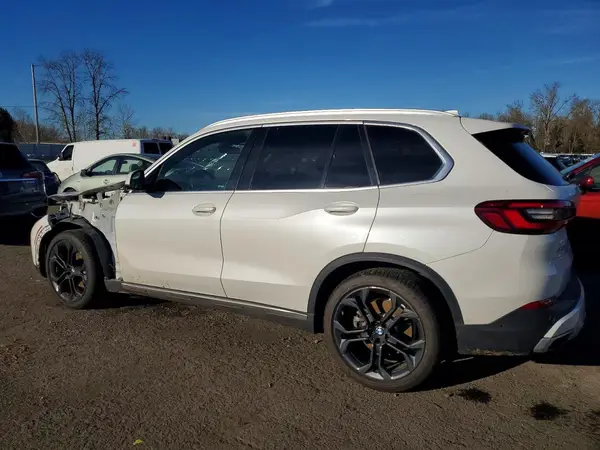 5UXCR6C59KLL24917 2019 BMW X5 - Image 2