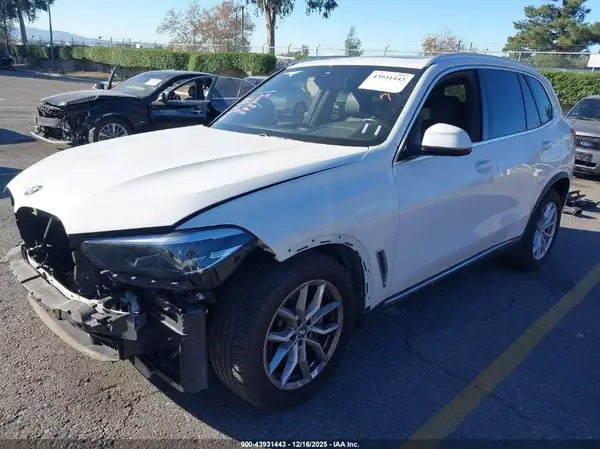 5UXCR6C59KLL26232 2019 BMW X5 - Image 2