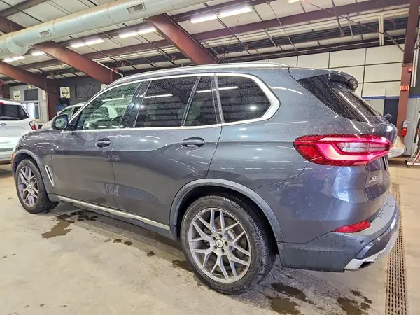 5UXCR6C59KLL31284 2019 BMW X5 - Image 2