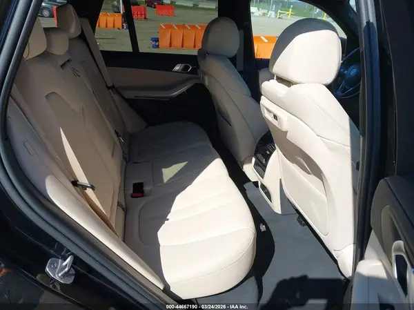 5UXCR6C59KLL52068 2019 BMW X5 - Image 8