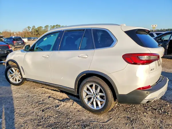5UXCR6C5XKLK79471 2019 BMW X5 - Image 2