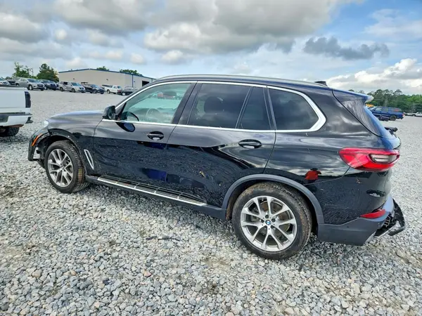 5UXCR6C5XKLK82600 2019 BMW X5 - Image 2
