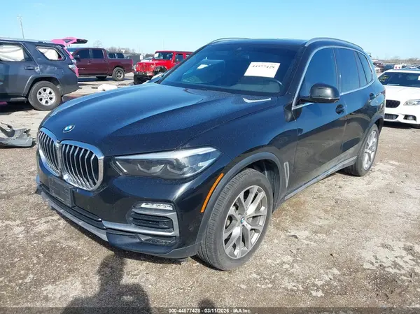 5UXCR6C5XKLK83827 2019 BMW X5 - Image 2