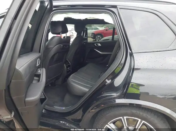 5UXCR6C5XKLK84010 2019 BMW X5 - Image 8