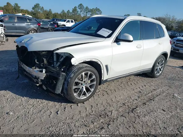 5UXCR6C5XKLL08712 2019 BMW X5 - Image 2