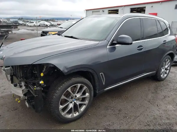 5UXCR6C5XKLL09603 2019 BMW X5 - Image 2