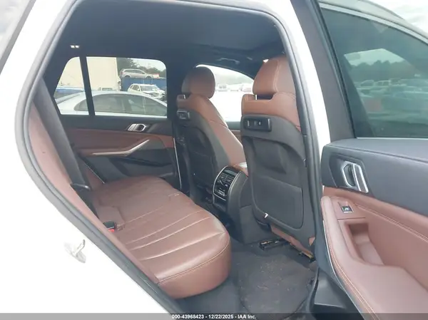 5UXCR6C5XKLL11562 2019 BMW X5 - Image 8