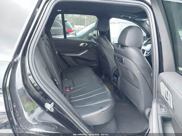 5UXCR6C5XKLL11643 2019 BMW X5 - Image 8