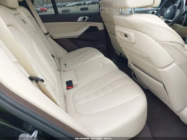 5UXCR6C5XKLL11917 2019 BMW X5 - Image 8