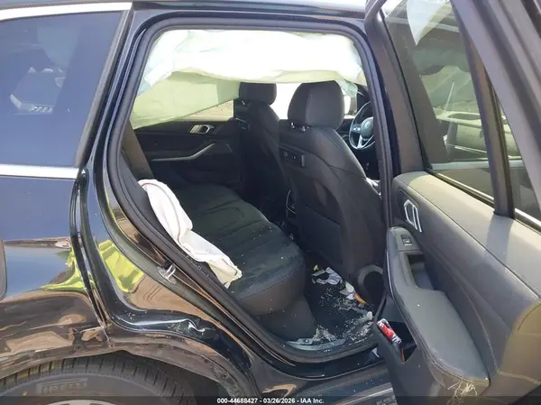 5UXCR6C5XKLL13053 2019 BMW X5 - Image 8