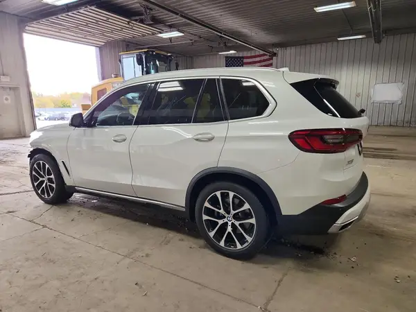 5UXCR6C5XKLL13361 2019 BMW X5 - Image 2