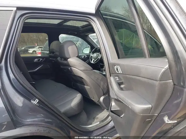 5UXCR6C5XKLL21895 2019 BMW X5 - Image 8