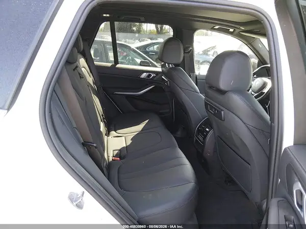 5UXCR6C5XKLL24957 2019 BMW X5 - Image 8