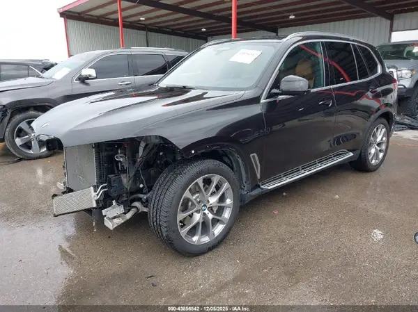 5UXCR6C5XKLL25767 2019 BMW X5 - Image 2