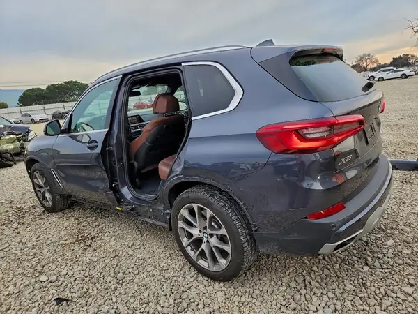 5UXCR6C5XKLL33772 2019 BMW X5 - Image 2