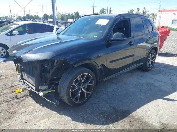 5UXCR6C5XKLL34663 2019 BMW X5 - Image 2