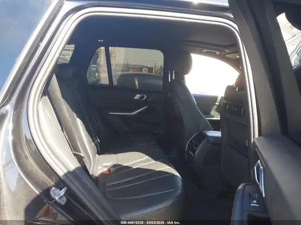 5UXCR6C5XKLL34663 2019 BMW X5 - Image 8
