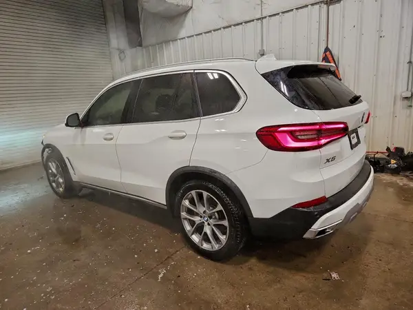 5UXCR6C5XKLL35750 2019 BMW X5 - Image 2