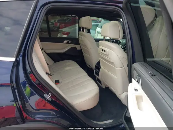 5UXCR6C5XKLL36963 2019 BMW X5 - Image 8