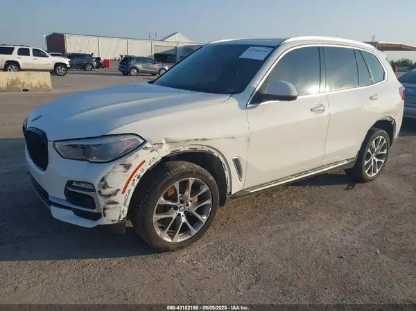 5UXCR6C5XKLL37045 2019 BMW X5 - Image 2