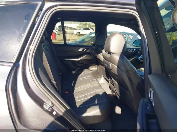 5UXCR6C5XKLL52404 2019 BMW X5 - Image 8