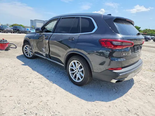 5UXCR6C5XKLL53648 2019 BMW X5 - Image 2