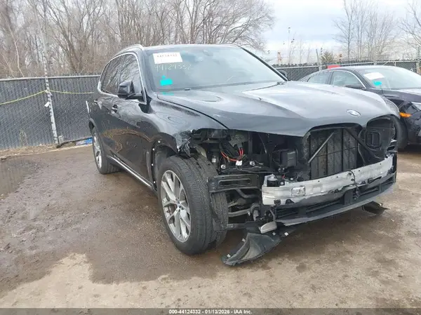 5UXCR6C5XKLL53925 2019 BMW X5 - Image 1
